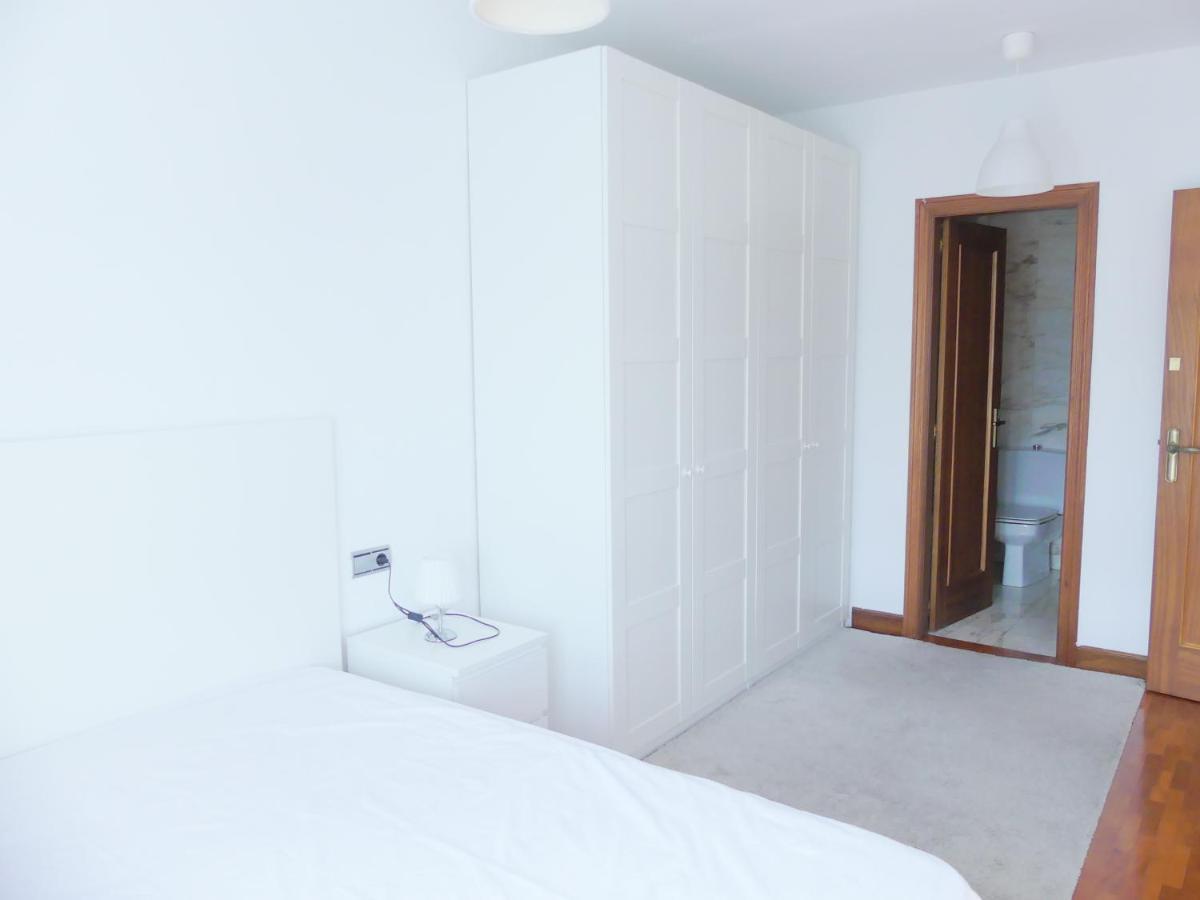 Apartamento Luminoso, Funcional Y Amplio En Zona Hospitalaria Pamplona Exteriör bild