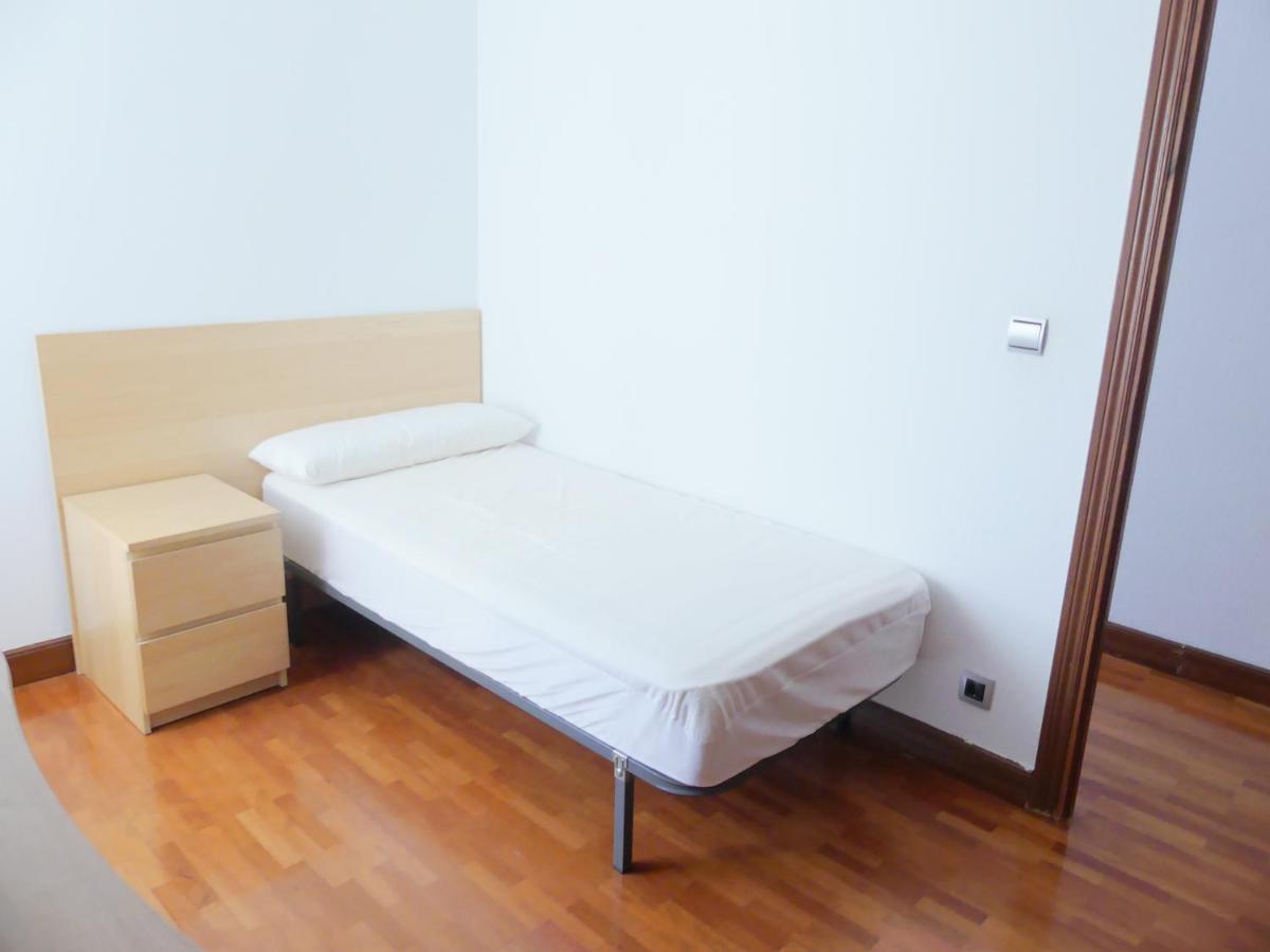 Apartamento Luminoso, Funcional Y Amplio En Zona Hospitalaria Pamplona Exteriör bild