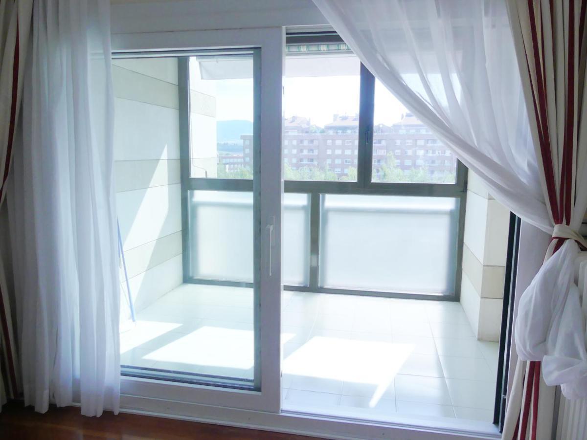Apartamento Luminoso, Funcional Y Amplio En Zona Hospitalaria Pamplona Exteriör bild