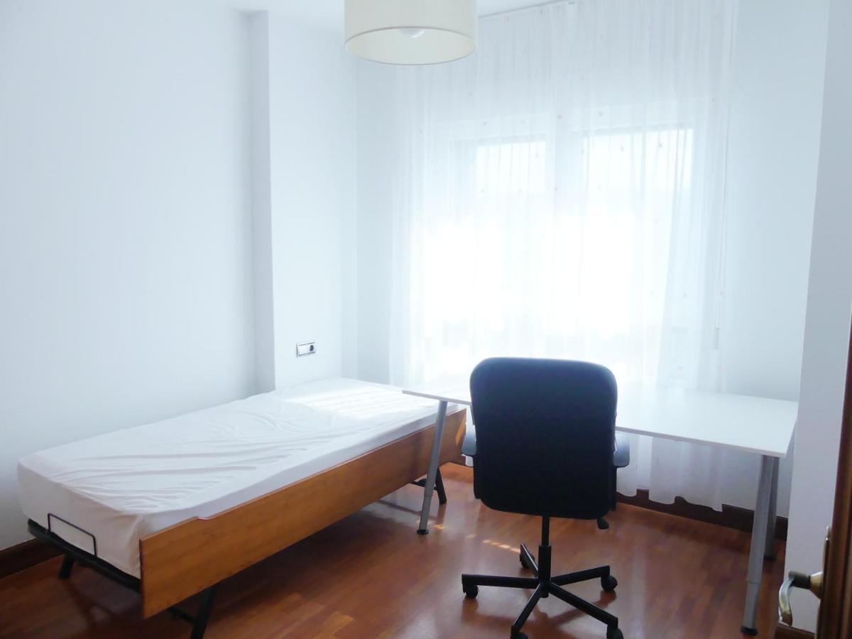 Apartamento Luminoso, Funcional Y Amplio En Zona Hospitalaria Pamplona Exteriör bild