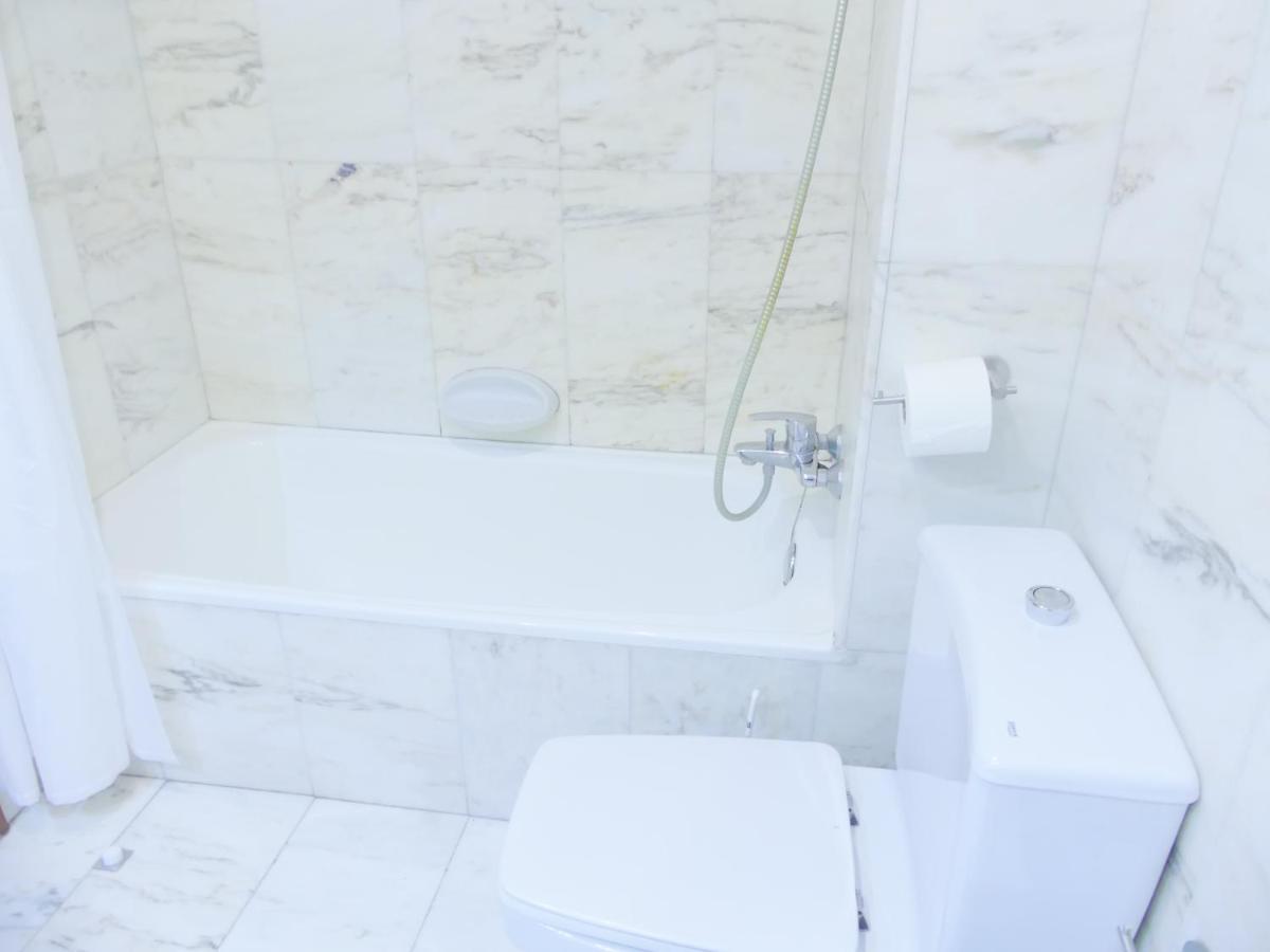 Apartamento Luminoso, Funcional Y Amplio En Zona Hospitalaria Pamplona Exteriör bild