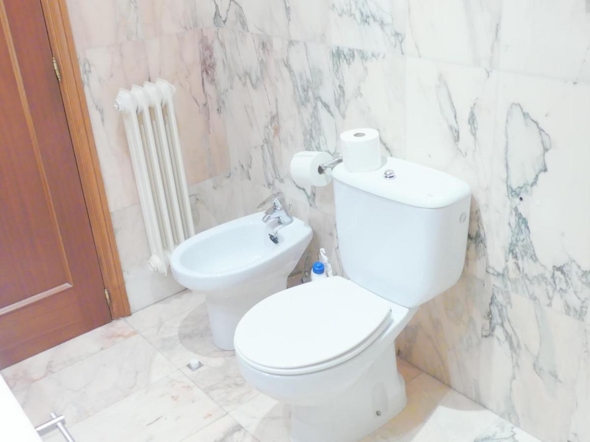 Apartamento Luminoso, Funcional Y Amplio En Zona Hospitalaria Pamplona Exteriör bild